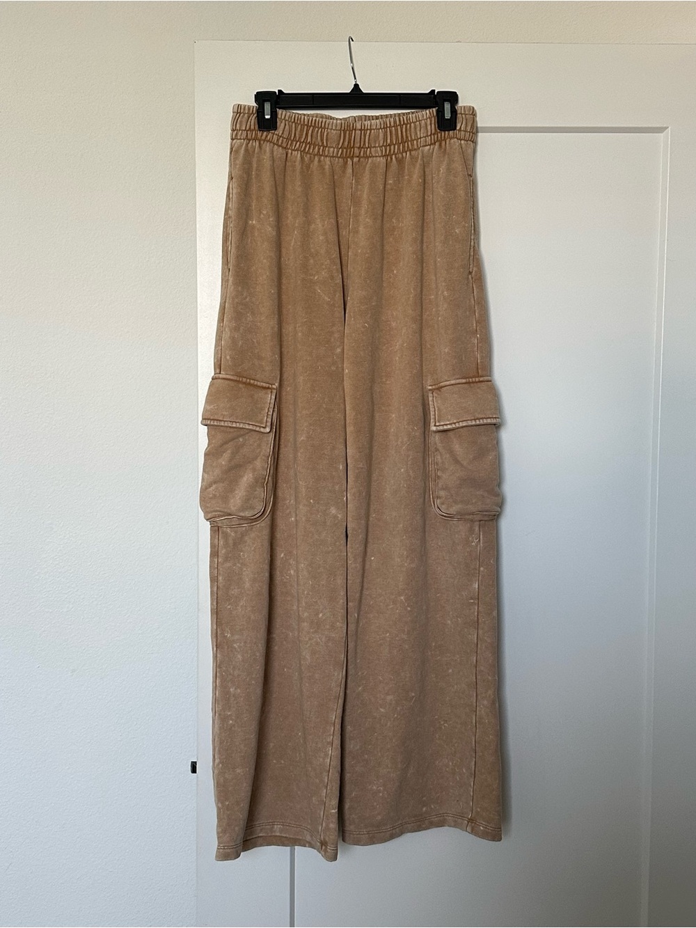 Wild Fable Women’s Tan Cargo Wide-Leg Sweatpants
